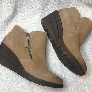 sofft wedge boots